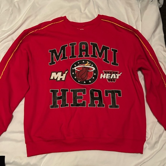 Miami Heat NBA Official Plus Size Crewneck Sweater Size XXL Graphic Sweater - Picture 2 of 4